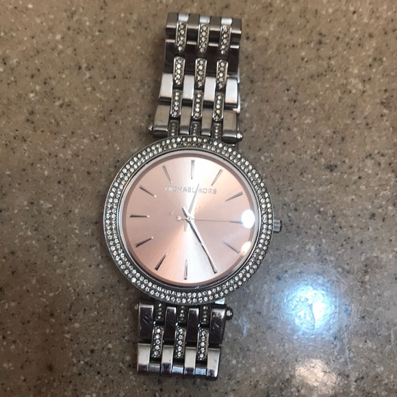 Woman’s authentic Michael Kors watch - Picture 2 of 5